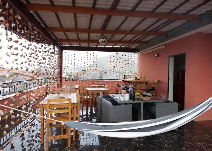 Tarrafal House